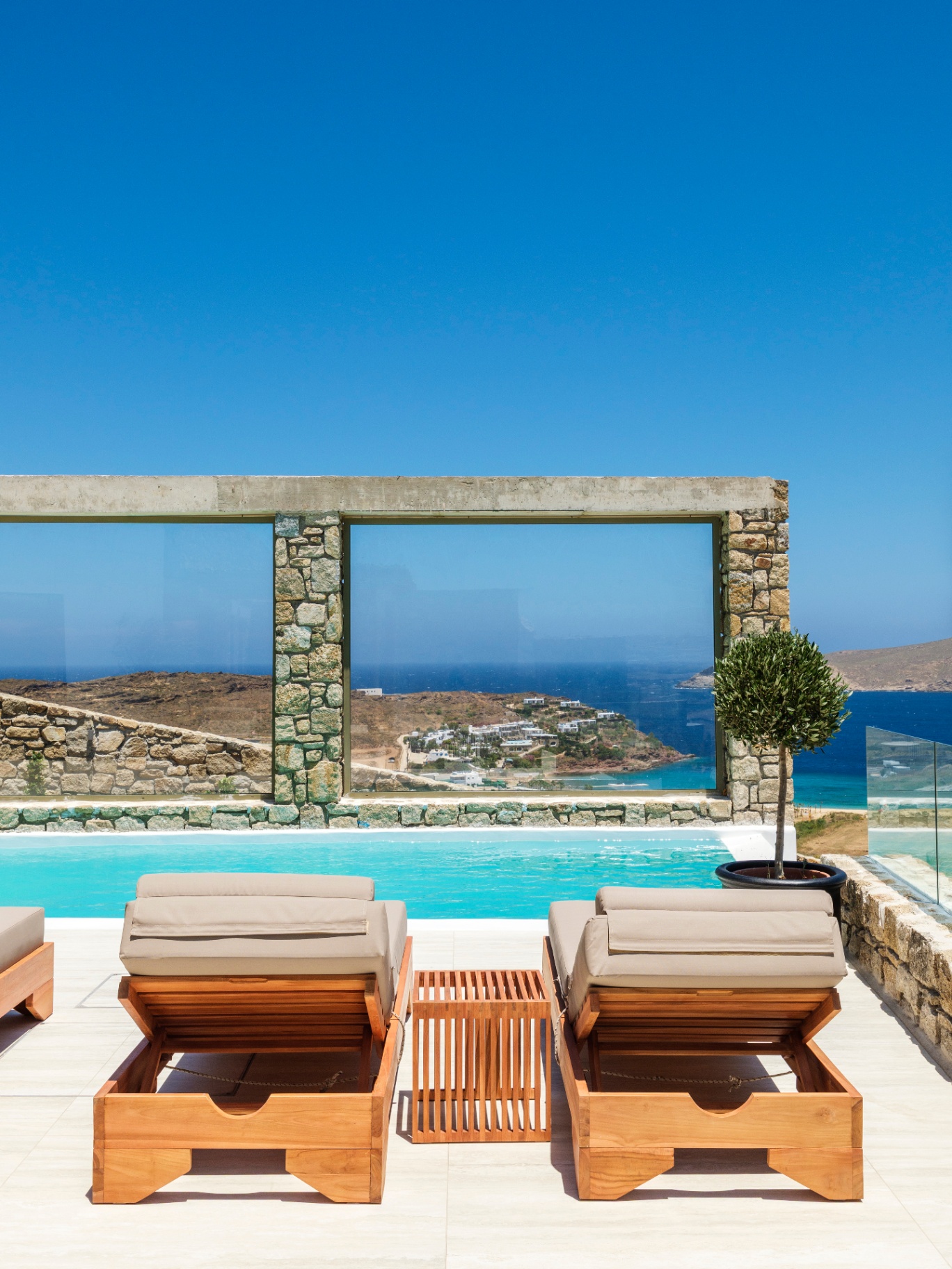 Vinara Signature Pool Suite